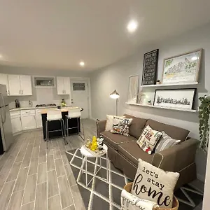 Modern With Parking & Quick Ride To Manhattan Apartment