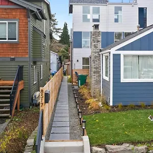 Eco Built Crown Hill Townhouse - 85 Walkscore Holiday home Seattle